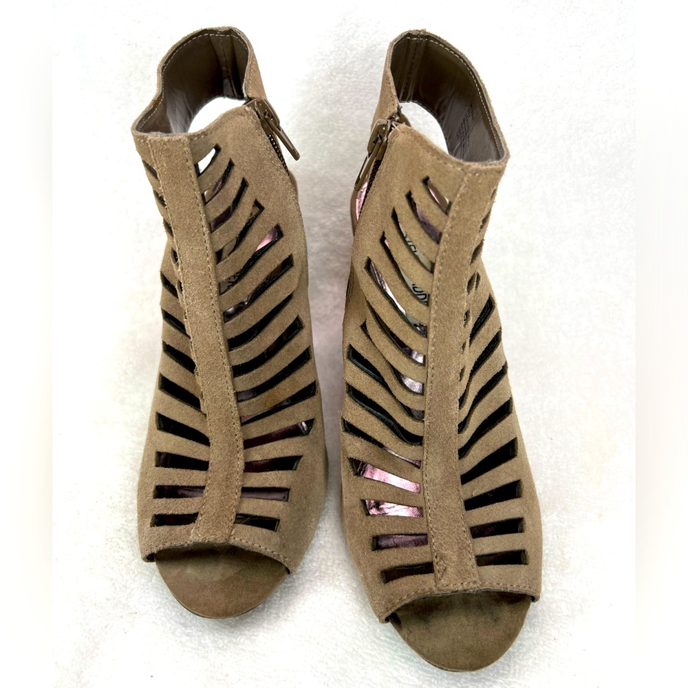 Steve Madden brown suede cutout sandals
